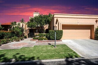 8602 E Vista Del Lago in Scottsdale, AZ - Building Photo - Building Photo