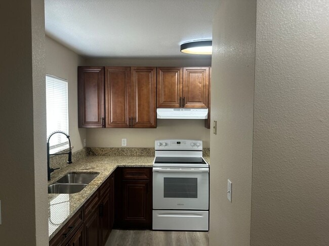 135 Jones Ln in Kissimmee, FL - Foto de edificio - Building Photo