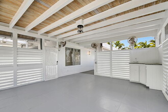 218 Worth Ave in Palm Beach, FL - Foto de edificio - Building Photo