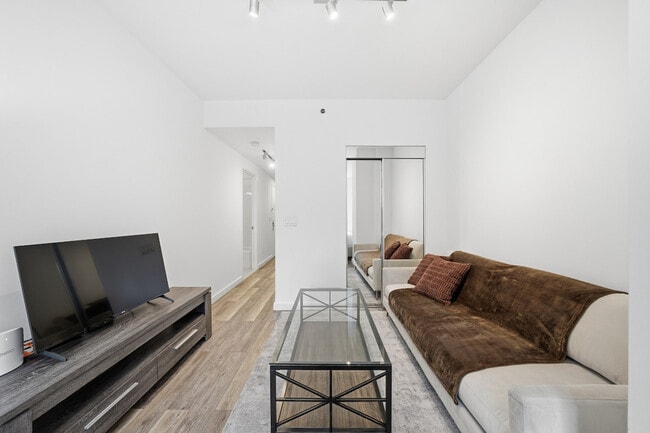 7 Sniffen Ct in New York, NY - Building Photo - Building Photo