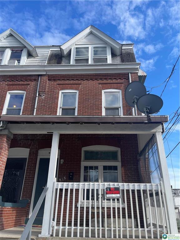 property at 918 W Green St