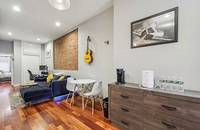 96 Bowers St in Jersey City, NJ - Building Photo - Building Photo