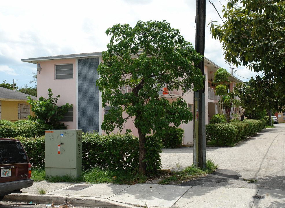 2140 SW 3rd St in Miami, FL - Building Photo