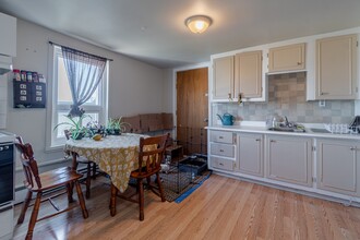 311-321 Chouinard St in Lévis, QC - Building Photo - Interior Photo