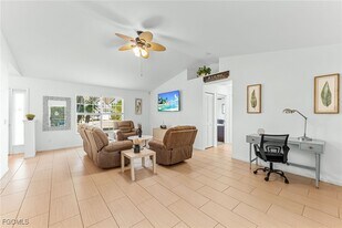 8468 Grove Rd in Ft. Myers, FL - Building Photo