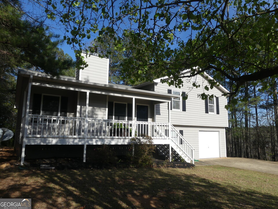 35 Welcome Wood Dr in Newnan, GA - Building Photo