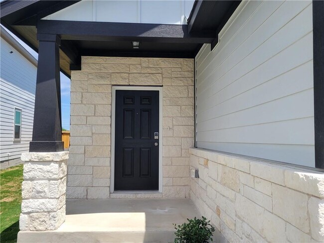 489 Unforgiven Ln in Jarrell, TX - Building Photo - Building Photo