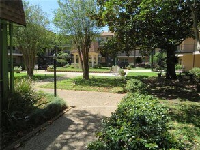 2720 Whitney Pl in Metairie, LA - Building Photo - Building Photo