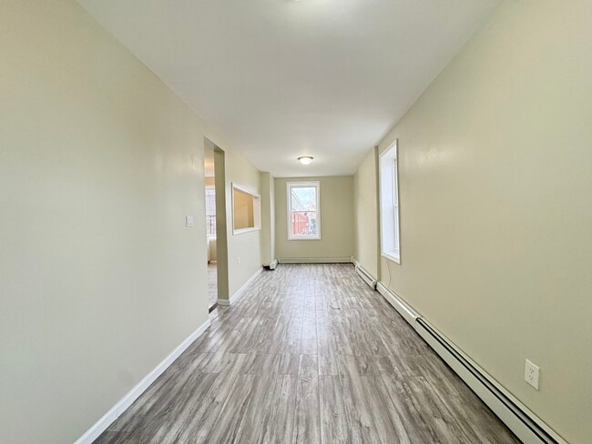 114 Mallory Ave, Unit 3 in Jersey City, NJ - Foto de edificio - Building Photo