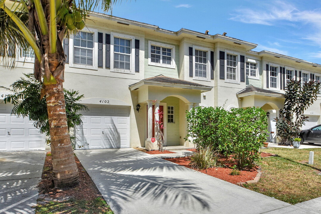 4102 Emerald Vista in Lake Worth, FL - Building Photo