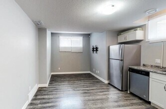 2113 Auxier Ct SW in Edmonton, AB - Building Photo - Building Photo