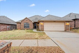 17029 Woodvine Dr in Edmond, OK - Building Photo