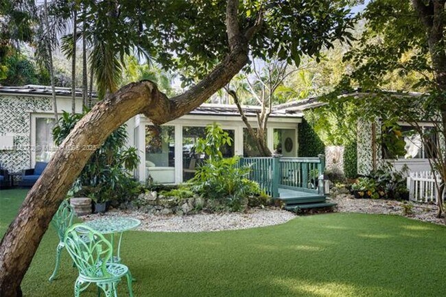 property at 4085 Poinciana Ave