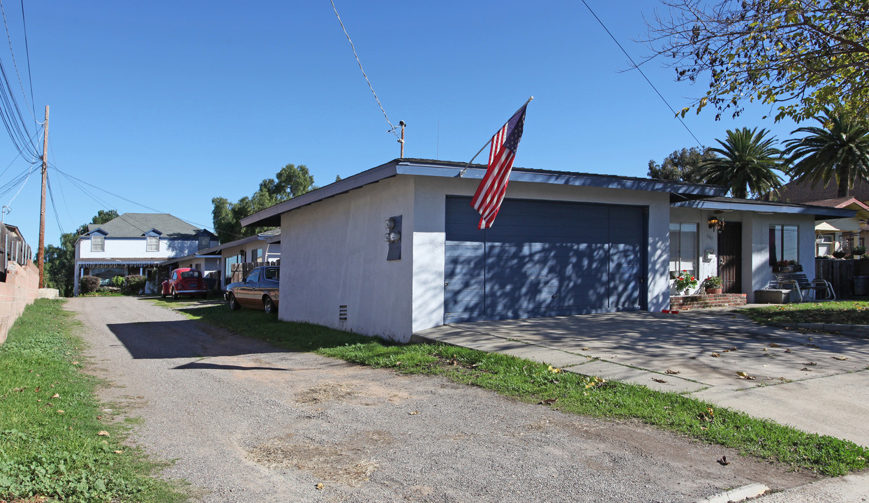 2241-2247 Prospect St in National City, CA - Foto de edificio