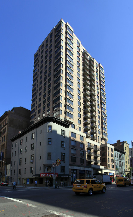 Manhattan Promenade in New York, NY - Building Photo