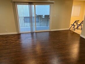 555 Hazel Apartments in Inglewood, CA - Building Photo - Building Photo