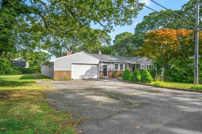 11 Jeanatta Ave in Mastic, NY - Building Photo - Building Photo