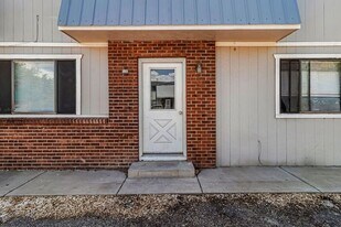 455 Topaz Dr in Clifton, CO - Building Photo