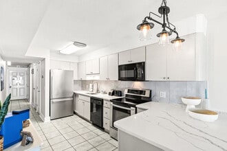 8743 Thomas Dr in Panama City Beach, FL - Building Photo - Building Photo