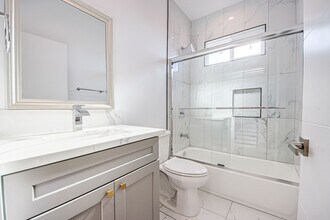 11443 Hatteras St-Unit -11443 in Los Angeles, CA - Foto de edificio - Building Photo