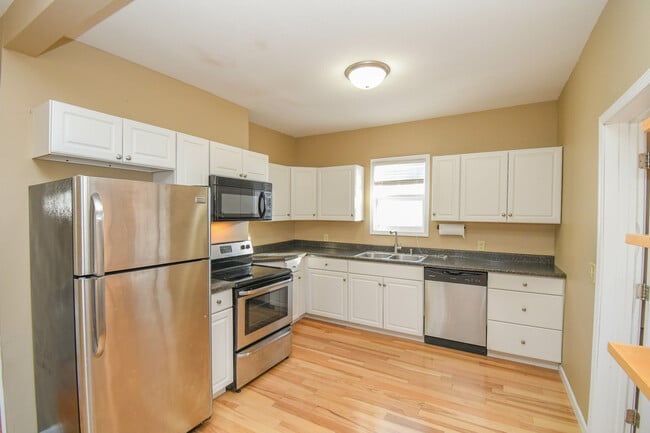 817 W 12th St in Sioux Falls, SD - Building Photo - Building Photo