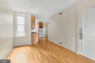 4215 Ridge Ave in Philadelphia, PA - Building Photo - Building Photo