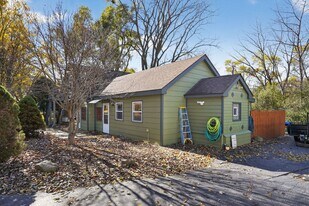 1036 Guerin Rd in Libertyville, IL - Building Photo