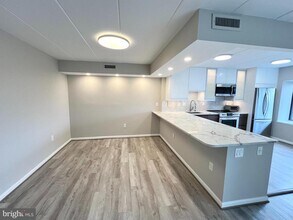 118 Roberts Ln in Alexandria, VA - Building Photo - Building Photo