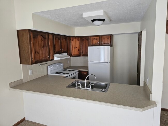 763 Karlson Dr in Mansfield, OH - Foto de edificio - Building Photo