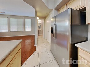 16825 N 14th St in Phoenix, AZ - Foto de edificio - Building Photo