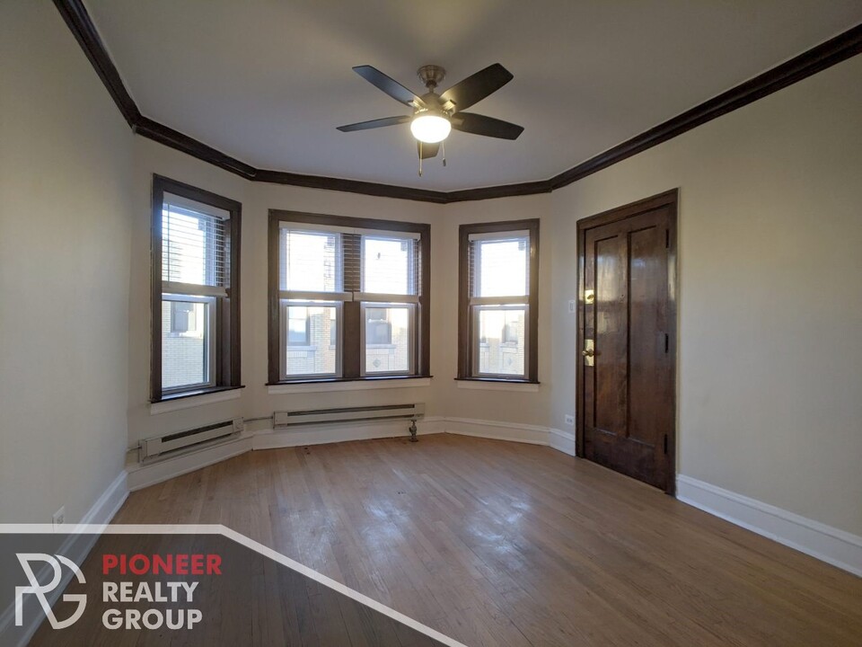3814 N Greenview Ave, Unit 2W in Chicago, IL - Building Photo