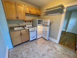 57 Dwight St, Unit 4 in Boston, MA - Foto de edificio - Building Photo