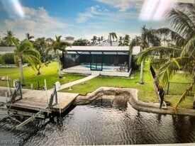 6128 Cocos Dr in Ft. Myers, FL - Building Photo