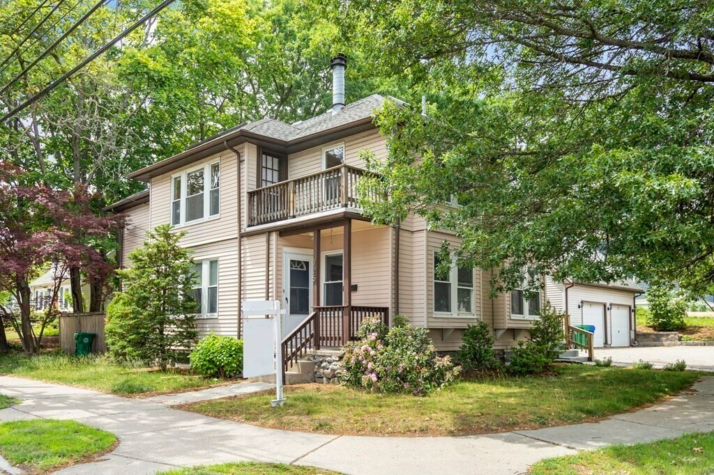 725 Watertown St in Newton, MA - Building Photo