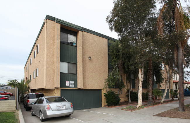 Palm Tree Apartments in San Diego, CA - Building Photo - Building Photo