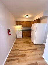 573 Allengrove St in Philadelphia, PA - Building Photo - Building Photo