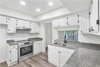 4705 Mariners Dr in Stone Mountain, GA - Building Photo - Building Photo