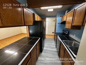12528 74th Ave S in Seattle, WA - Foto de edificio - Building Photo