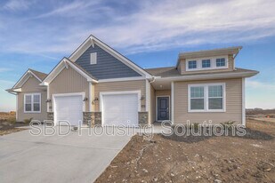 12413 S Parkwood Ln in Lee's Summit, MO - Building Photo