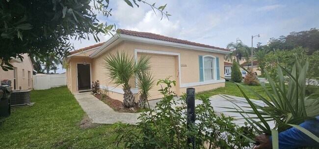 property at 2338 Cordova Ct