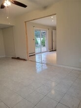93 Cherry Ln in Hicksville, NY - Building Photo - Building Photo