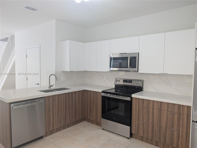 2143 Hacienda Ter in Weston, FL - Building Photo - Building Photo