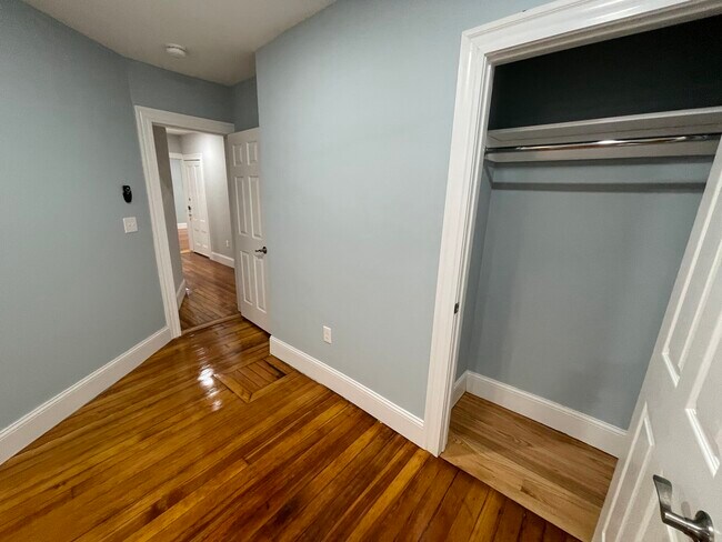 3 Mossland St, Unit 1 in Somerville, MA - Foto de edificio - Building Photo