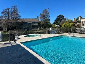 88 Lakeshore Ct in Richmond, CA - Building Photo - Building Photo