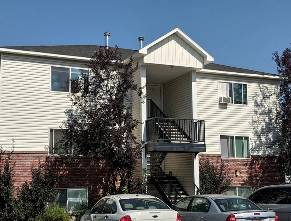 215 W Ctr St in Sugar City, ID - Building Photo