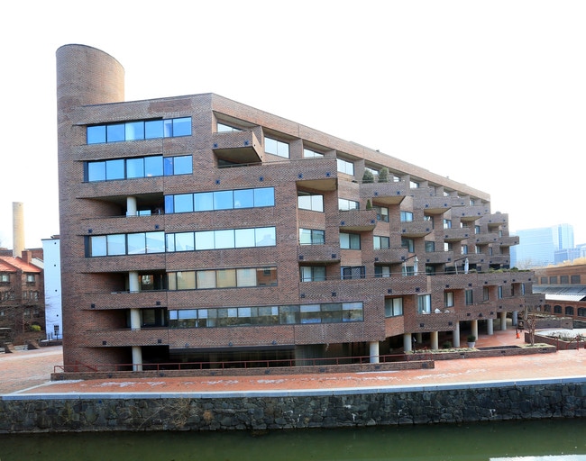 Flour Mill Condominium in Washington, DC - Foto de edificio - Building Photo
