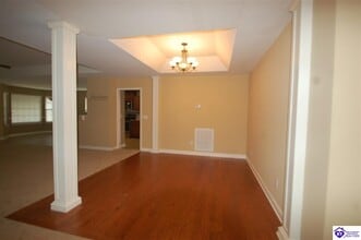 101 Vineland Pkwy Dr in Vine Grove, KY - Building Photo - Building Photo