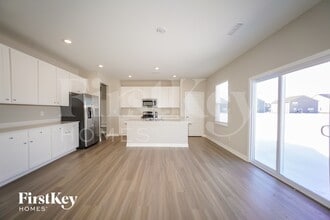 2285 S Bingham Pl in New Palestine, IN - Foto de edificio - Building Photo