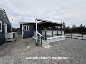 985 Eastman Ln in Petaluma, CA - Building Photo - Building Photo