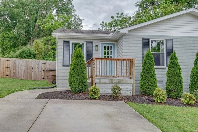2312 Hidden Terrace Ct in Nashville, TN - Foto de edificio - Building Photo